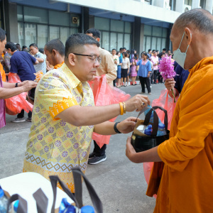25680107 กิจกรรมทำบุญตักบาตรเนื่องในวันขึ้นปีใหม่ กรมส่งเสริมการเกษตร
