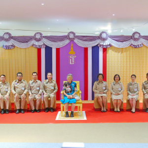 พระราชทานรางวัล / ฉายพระรูป