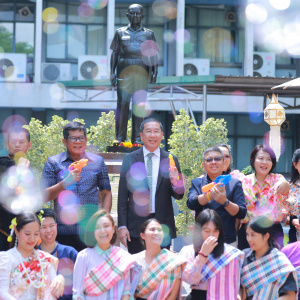 กล้อง 2