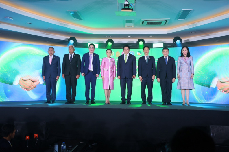 C2DFB5D9-6A8C-4E25-888C-058D51B4339A
