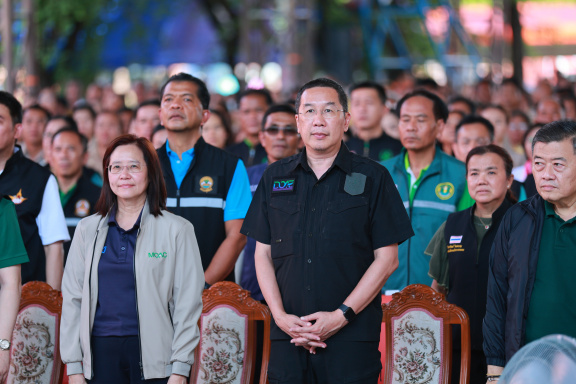 EA7165CF-67F6-4BDB-ADAB-7B524F95B52E