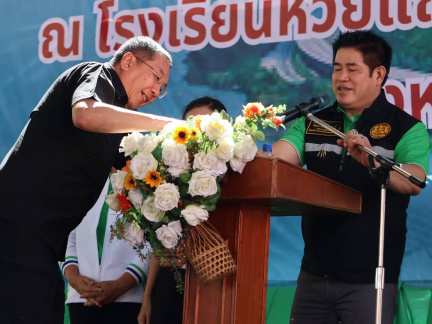 F5AF580D-2C4A-43CD-92DC-BF79B2569583