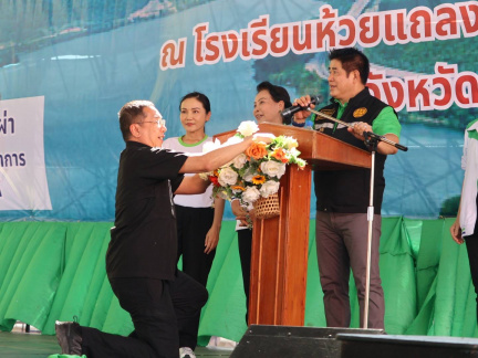 DDC9CAB3-2113-4E6E-ACAB-45BB6ED61F10