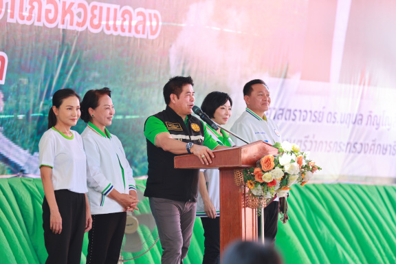 F2D7FB40-0DCC-4F47-AB3D-2486B9D4FDA7