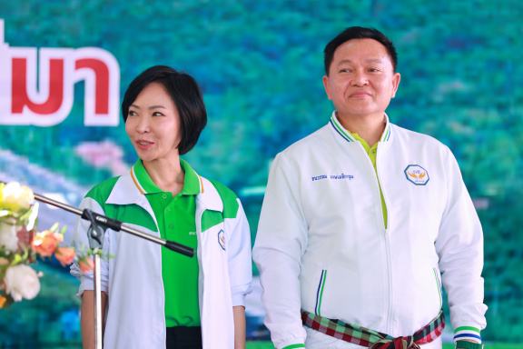 1349D990-0A8F-4CBC-AAF8-026E9A08C8E2