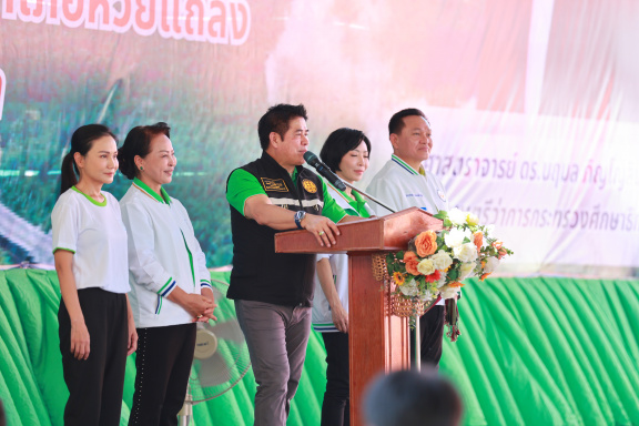 2E7AD0C1-F5F1-49C5-A453-8ACA8EDEF555