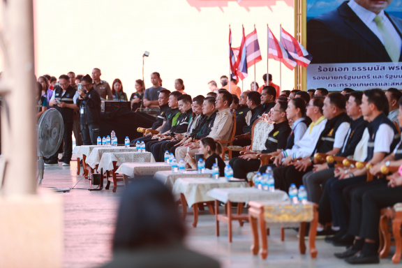 AEB041B9-5A0C-4A41-891C-30295B5EF011