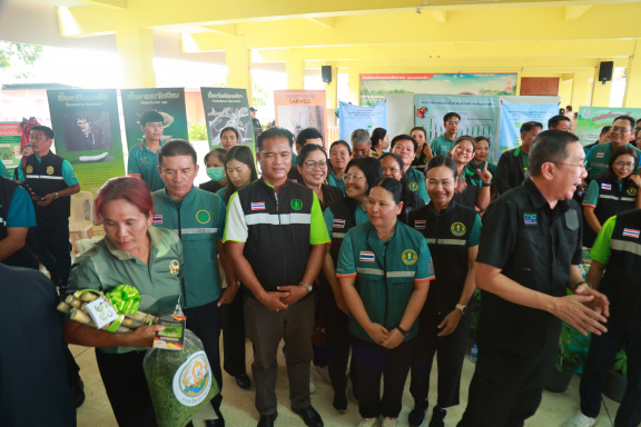 CF96AE61-D64A-4B8F-BB2F-2C6D3C433DE6