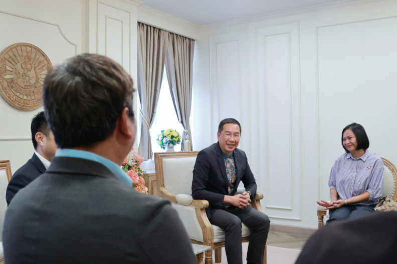 R6ON9802