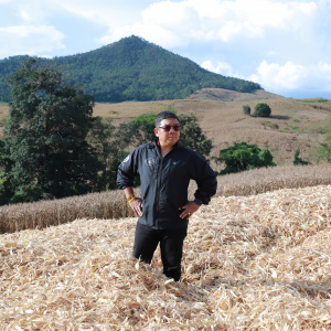 25681014 รองครองศักดิ์ ลงพื้นที่พูดคุย หารือแนวทางการจัดการวัสดุเหลือใช้ทางการเกษตรอย่างเหมาะสมและยั่งยืน ณ หมู่บ้านแม่นิงใน ตำบลแม่ศึก อำเภอแม่แจ่ม จังหวัดเชียงใหม่