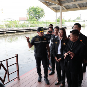6/11/68 รมว.ธรรมนัส อธส.พีรพันธ์ เยี่ยมเยียนเกษตรกรและประชาชนที่ได้รับผลกระทบจากสถานการณ์น้ำท่วม