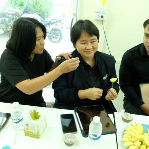 25681106 รองรพีทัศน์ ติดตามการดำเนินงานของ วิสาหกิจชุมชน ฮัก ณ เชียงราย ตำบลนางแล อำเภอเมืองเชียงราย จังหวัดเชียงราย วิสาหกิจชุมชน “ฮัก ณ เชียงราย” เป็นกลุ่มที่เกิดจากการรวมตัวของเกษตรกรผู้ปลูกสับปะรดพันธุ์ภูแลและพันธุ์นางแล