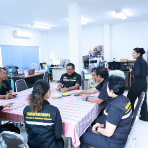 25681121รองรพีทัศน์ ลงพื้นที่ติดตามสถานการณ์การผลิต สับปะรดบ้านคา สินค้า GI ในพื้นที่อำเภอบ้านคา จังหวัดราชบุรี