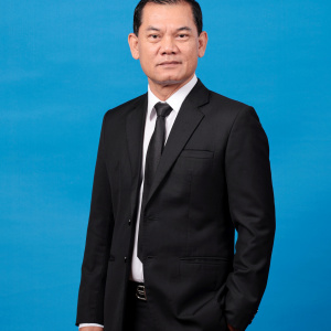 คณะผู้บริหาร ถ่ายภาพสตูดิโอ สำหรับรายงานประจำปี 2568